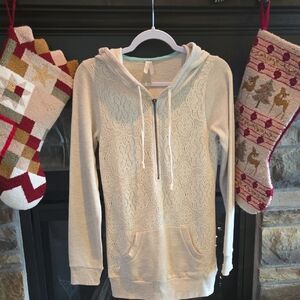 Like New! Women's Small VANITY pull-over With Zipper